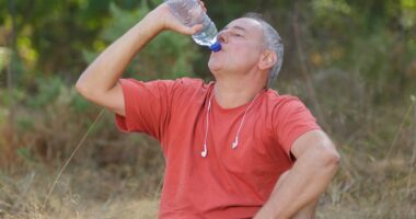 Does Your Body Retain Water More? Here's How To Know & What To Do For Remedy