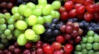 Red grapes vs green grapes: 10 top differences and the healthier one to eat
