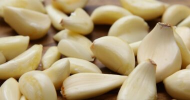 10 Incredible Health Benefits Of Garlic For Men