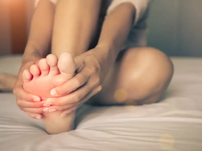 6 Daily Habits That Are Completely Destroying Your Feet