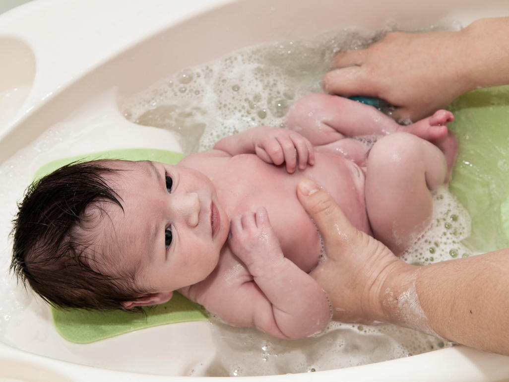 Newborn Care: 8 Things To Know About Baby's First Bath