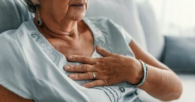 6 Warning Symptoms Of Heart Attack In Women