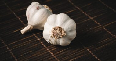 Does Swallowing Garlic Without Chewing Have a Benefits: Unveiling Its Surprising Fact